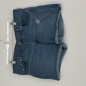 Levi's Women's Mid Length Short Size 34 Rolled‎ Cuff Medium Wash
